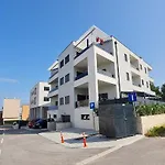 New Danijela, Garden And Garage Place