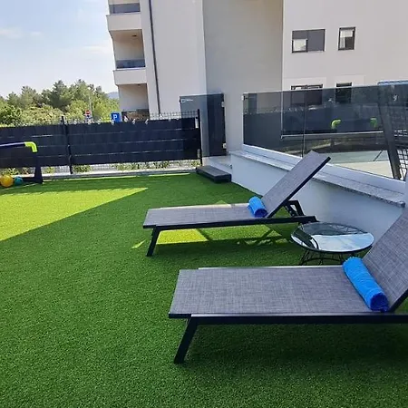 New Danijela, Garden And Garage Place Σίμπενικ