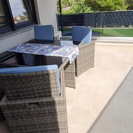 New Danijela, Garden And Garage Place