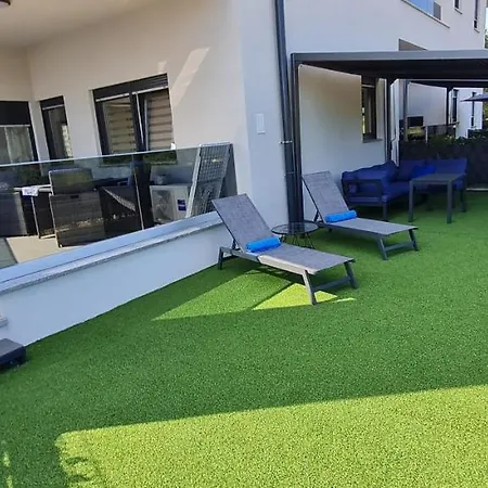 New Danijela, Garden And Garage Place