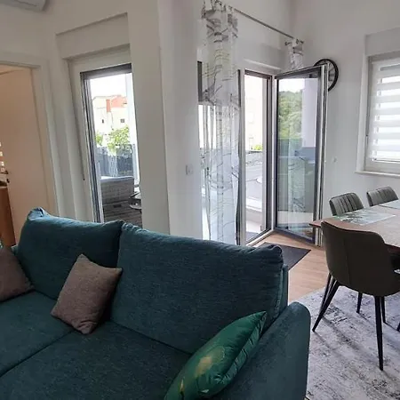 Διαμέρισμα New Danijela, Garden And Garage Place Σίμπενικ