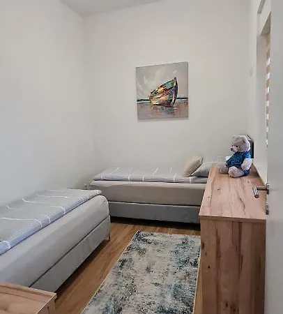 New Danijela, Garden And Garage Place Apartment *