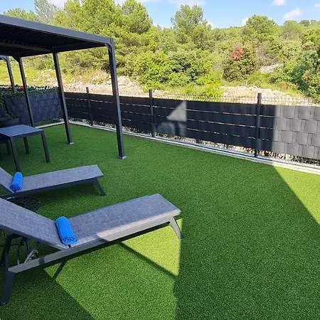 New Danijela, Garden And Garage Place * Σίμπενικ