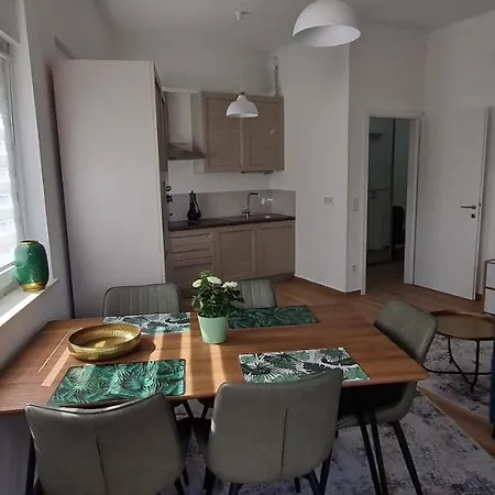 New Danijela, Garden And Garage Place Apartment Sibenik