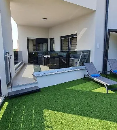 New Danijela, Garden And Garage Place Apartment Sibenik