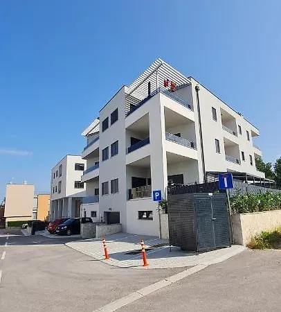 New Danijela, Garden And Garage Place