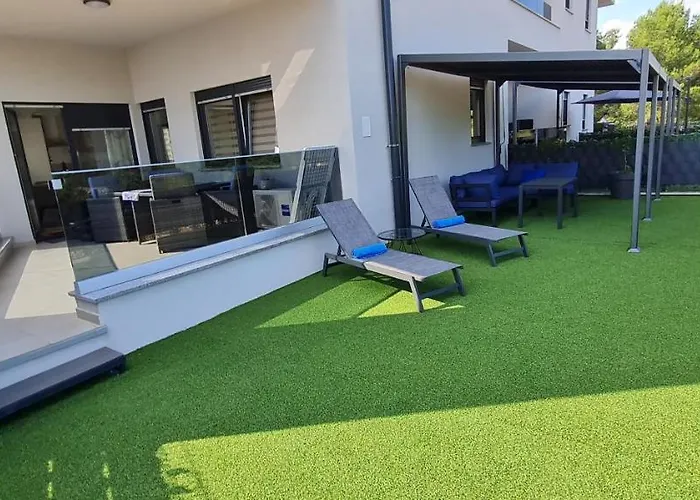 New Danijela, Garden&garage Place