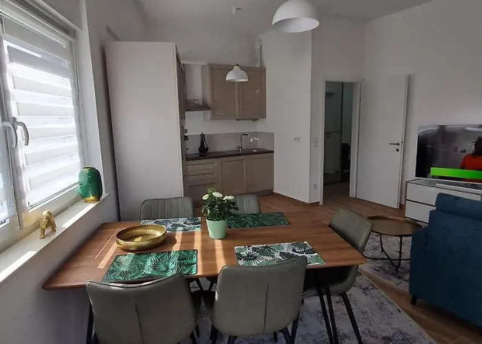 New Danijela, Garden&garage Place Appartement Šibenik