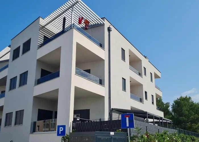 New Danijela, Garden&garage Place Appartement Šibenik