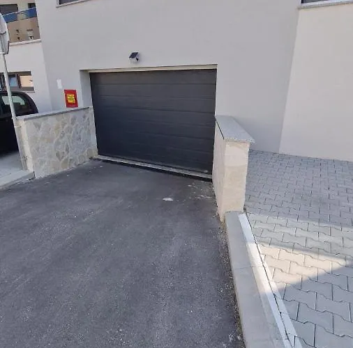 New Danijela, Garden&garage Place