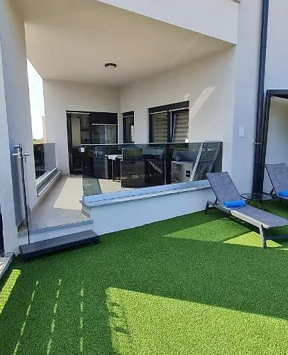 New Danijela, Garden&garage Place Appartement Šibenik