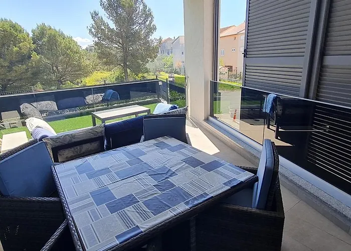 New Danijela, Garden&garage Place Appartement *